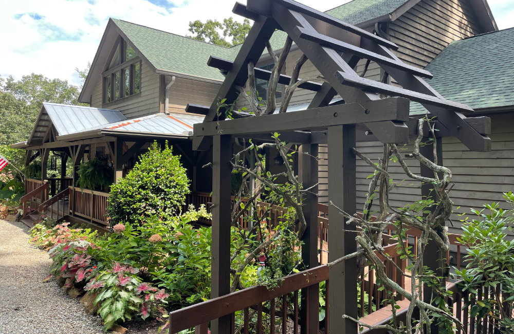 3 Nights Mid-week Special at Bent Creek Lodge